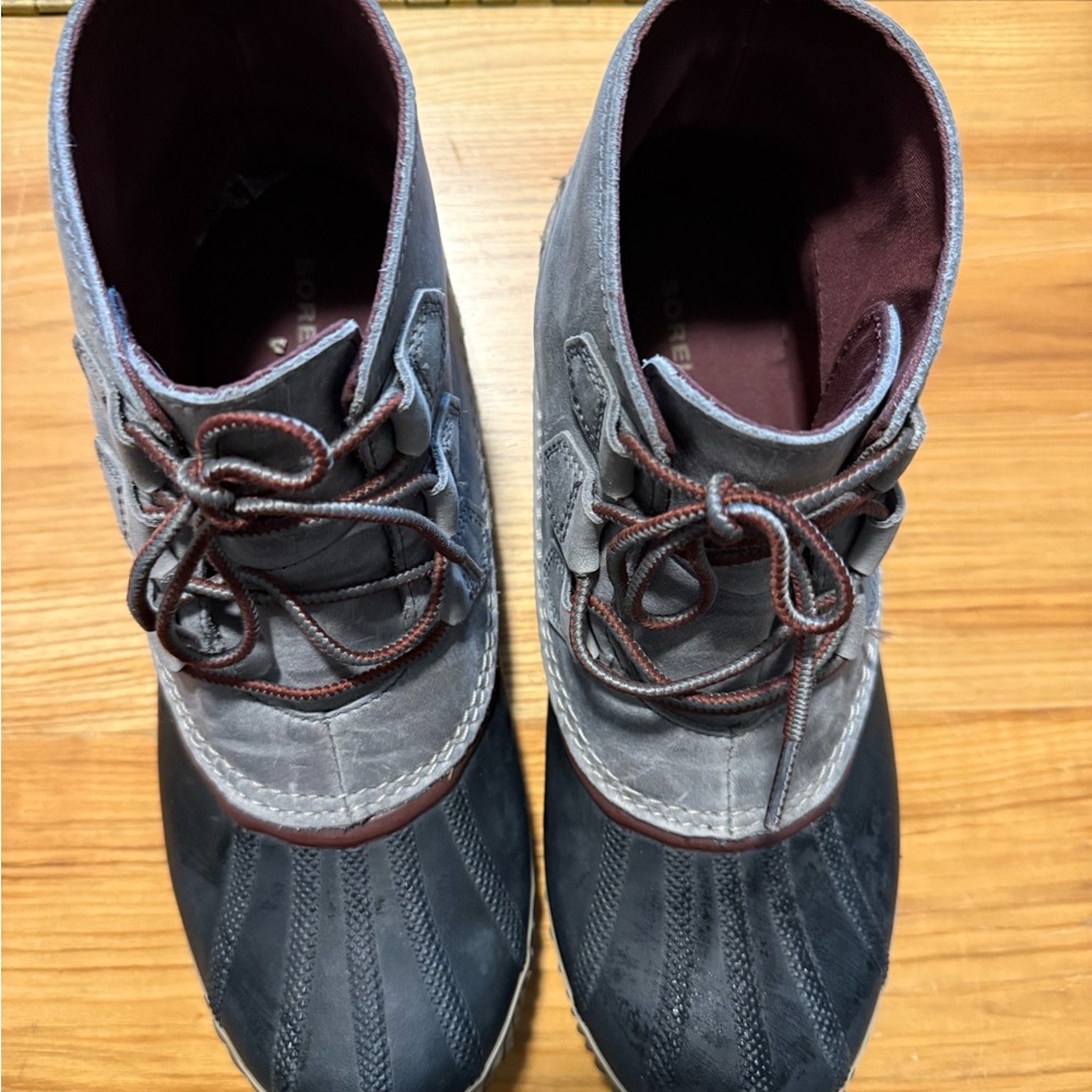 Sorel Women's Gray and Black Winter Boots